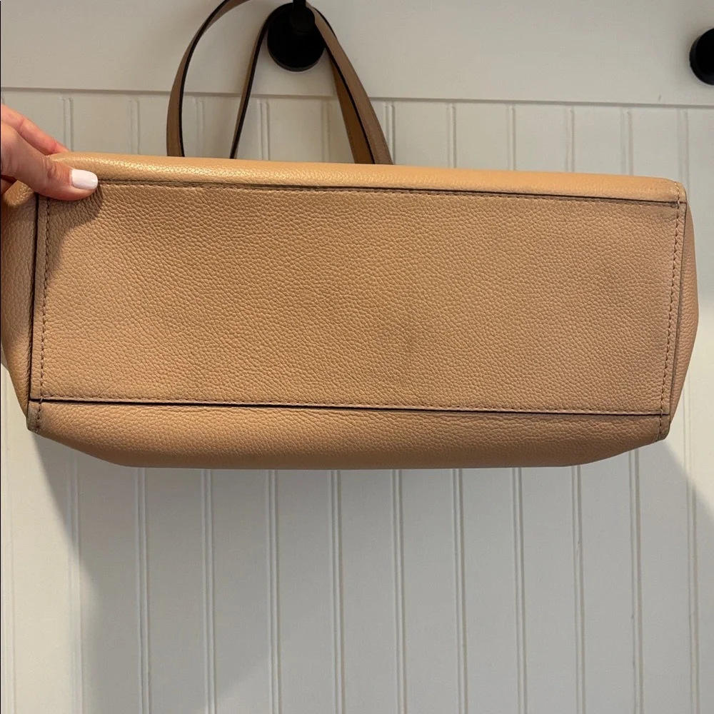 Tory Burch Carson Tote in Devon Sand with Gold Accent